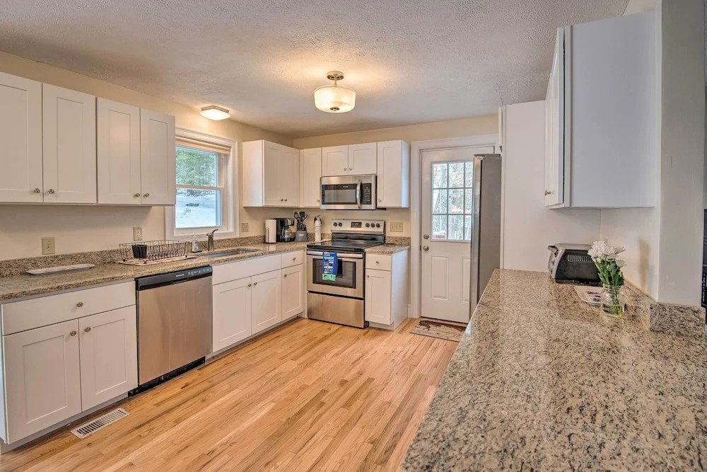Gilford Home w/ Forest View, by Lake Winnepesaukee