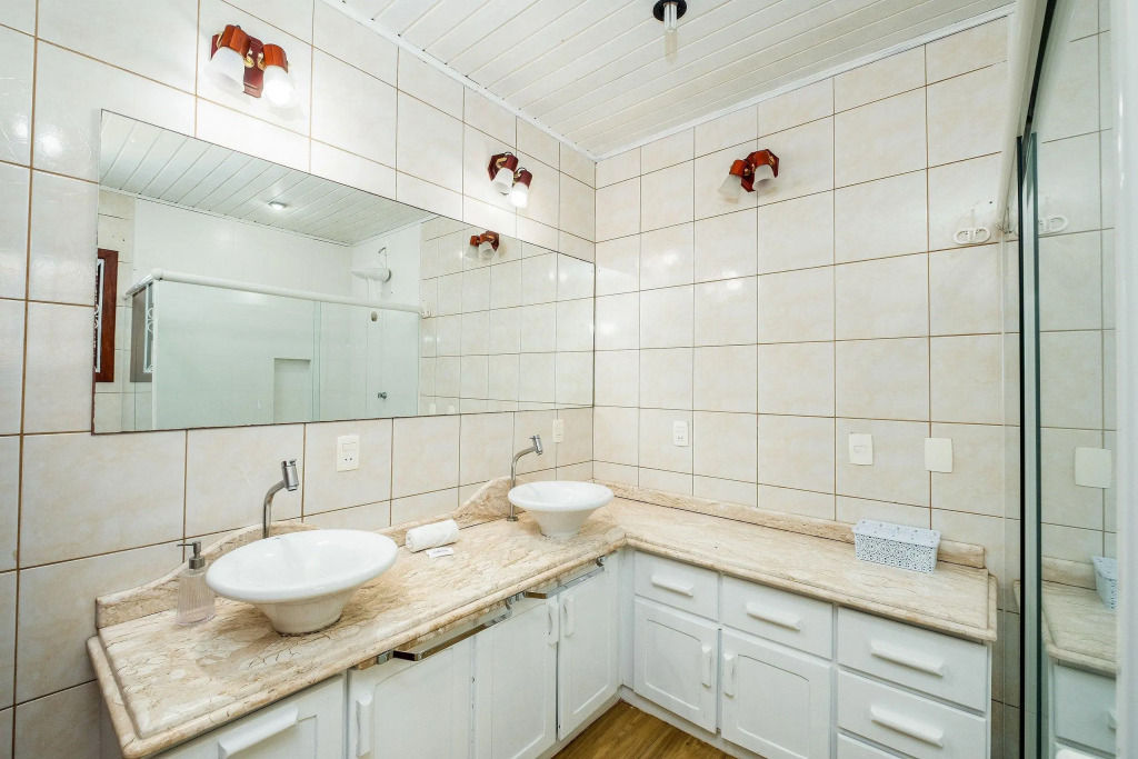 Ótima casa c/ piscina e 4 quartos em Jurere RDA030