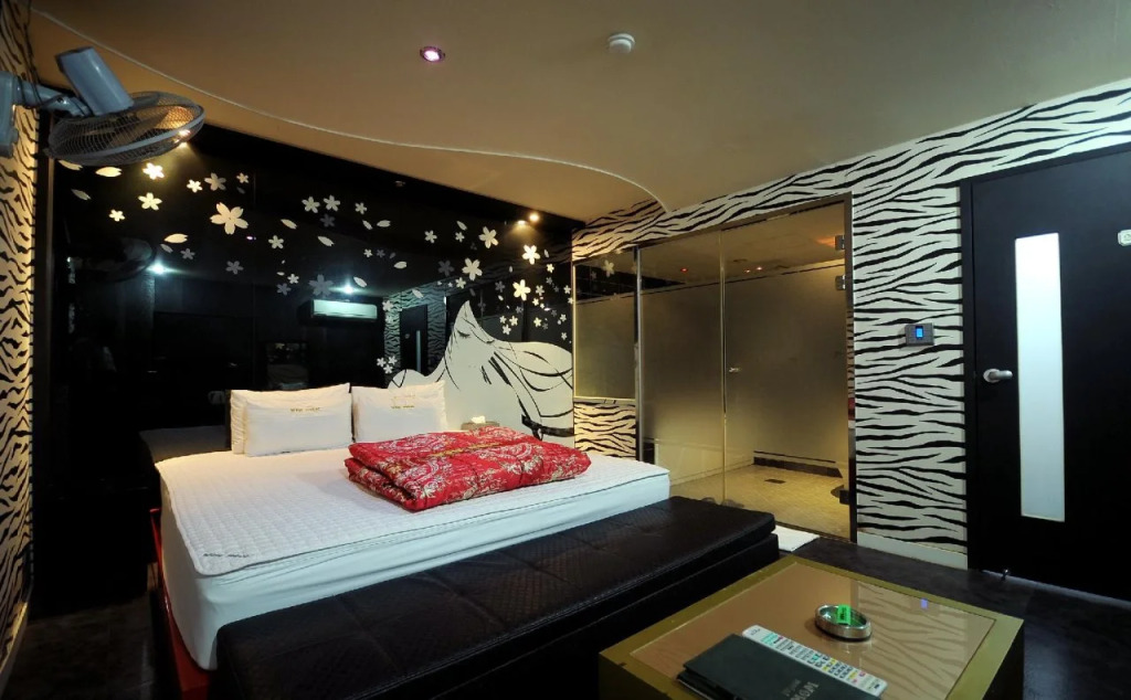 WOW Motel