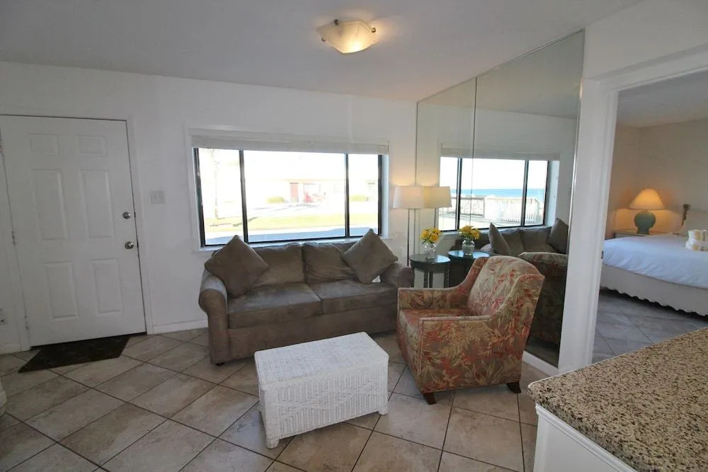 Capri 106 1 Bedroom 1 Bathroom Condo