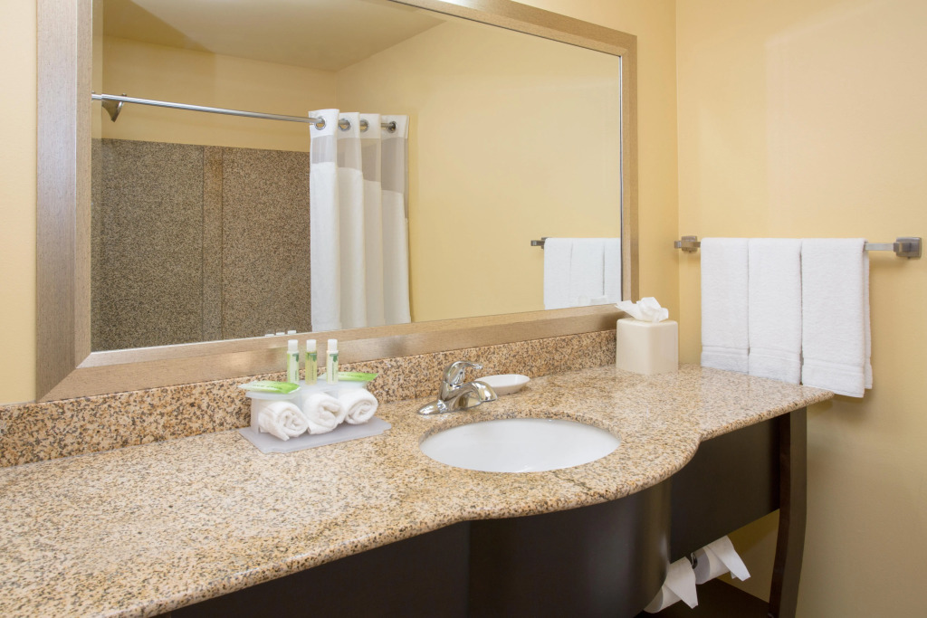 Holiday Inn Express & Suites Denver North - Thornton by IHG