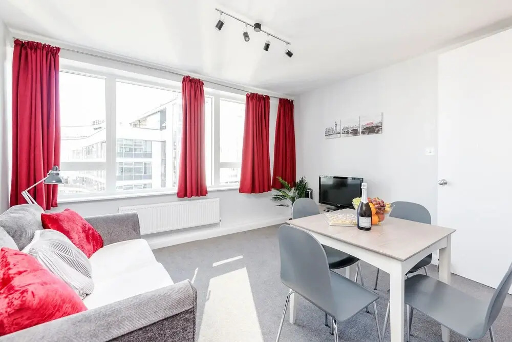 Stylish Riverview Apt with Roof Terrace