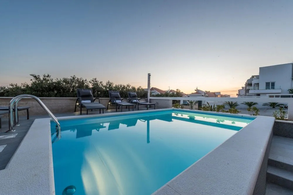 Apartments with pool Villa Zora