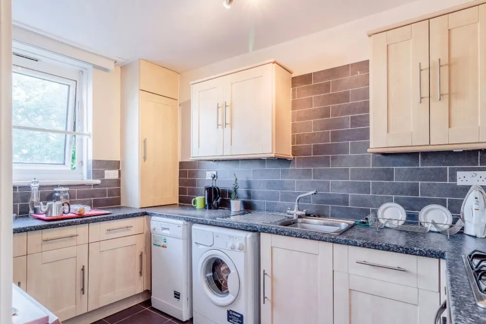 Spacious 1 Bed near Shepherds Bush