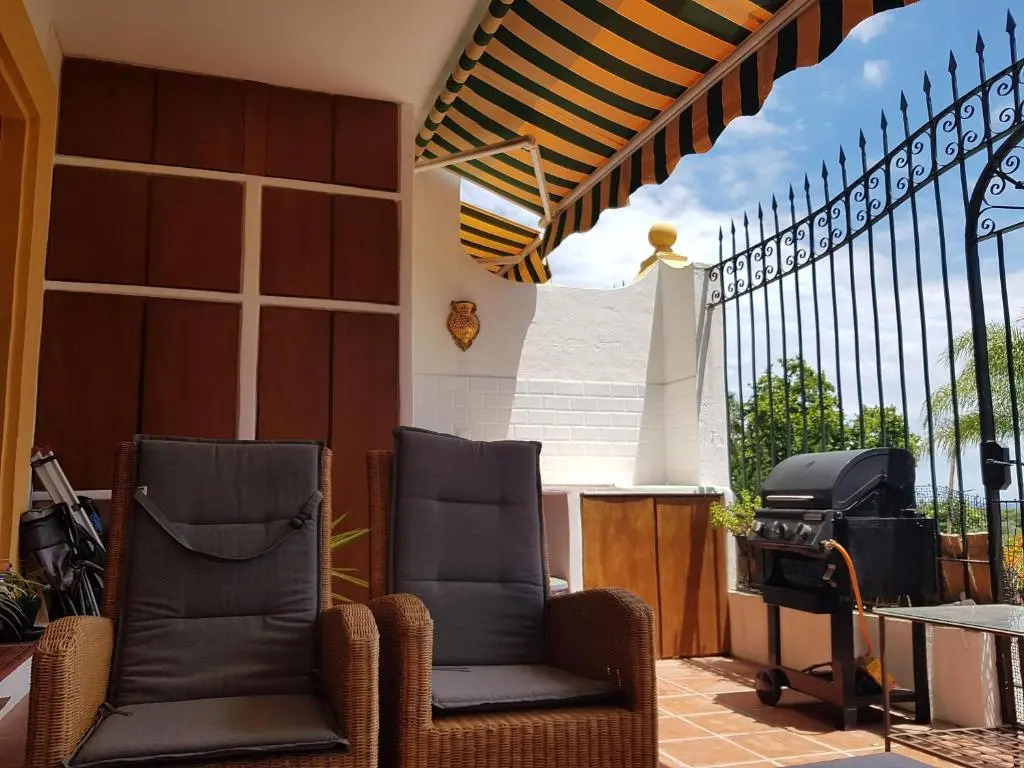 Wave House. Terrace, BBQ,piscina,800mt to beach