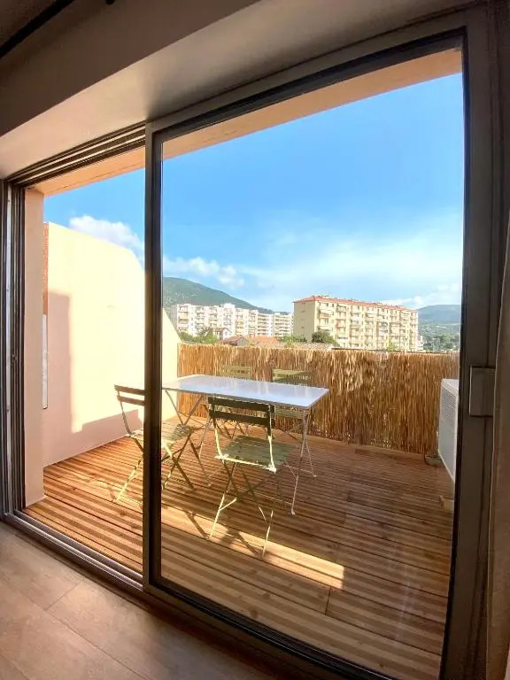 Superbe T2 équipé proche centre ville Ajaccio avec parking