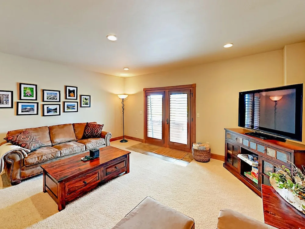 525 N Lupine Lane Home - 4 Br home by RedAwning