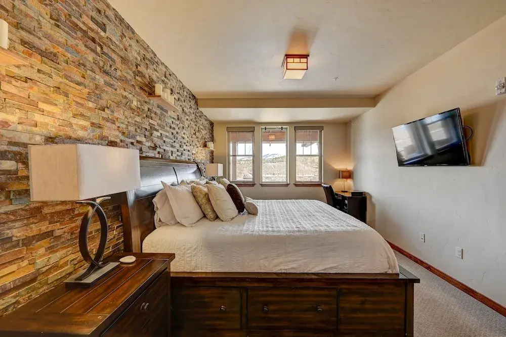 Cozens Pointe I-101 2 Bedroom Condo by RedAwning