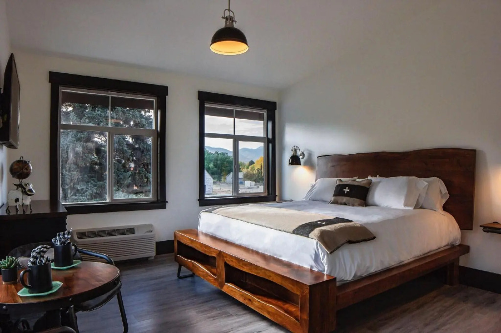 Compass Rose Lodge