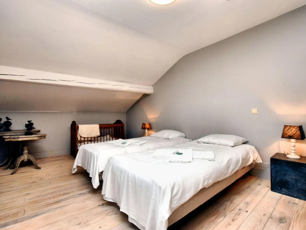 Luxury holiday home in Érezée with bubble bath and sauna