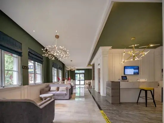 Beverly Boutique Hotel (Julonghu Oufenghua Street Shop)