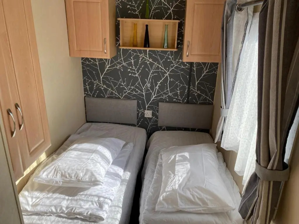 4 bedroom 10 berth caravans with Hot Tub ,Mountain Bikes Tattershall Lakes