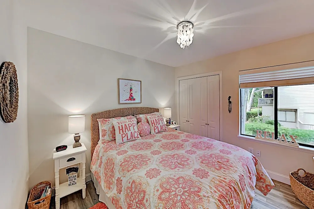 8forestg 2 Bedroom Condo