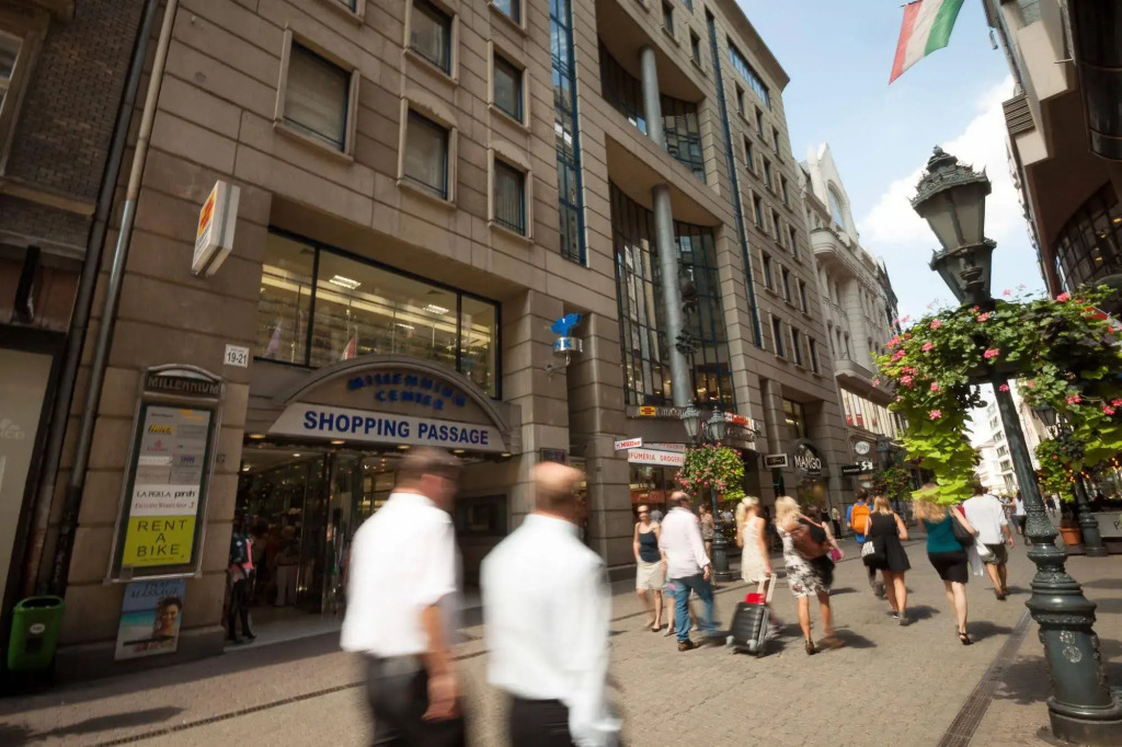 Grand Boulevard Apartments