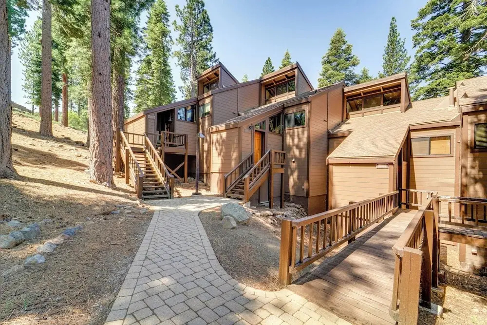8 Mi to North Tahoe Beach: Truckee Resort Condo