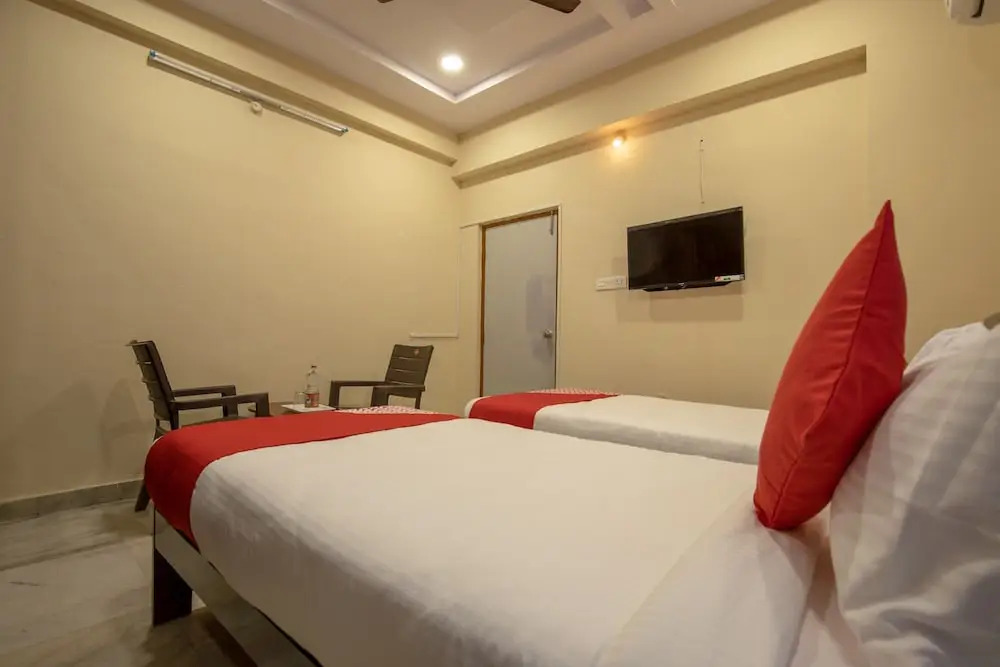 OYO 13550 Hotel Pushpa Grand