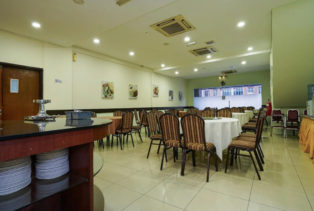 OYO 43955 N9 Business Hotel
