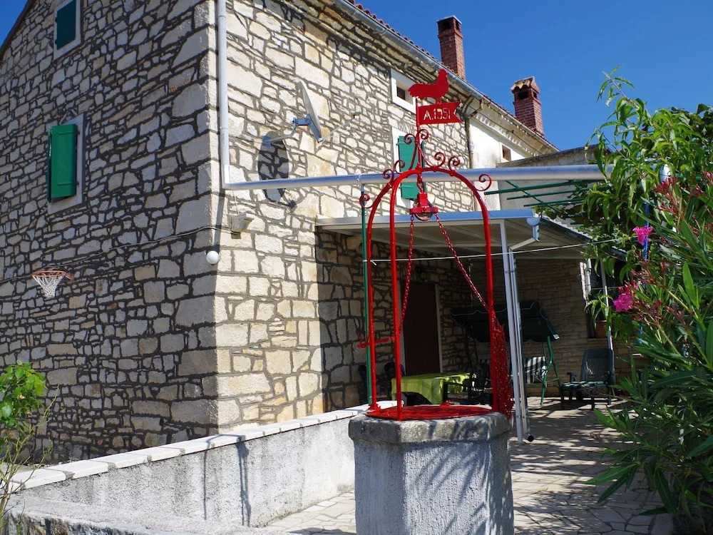 Country House in Rakalj With Scenic Sea Views
