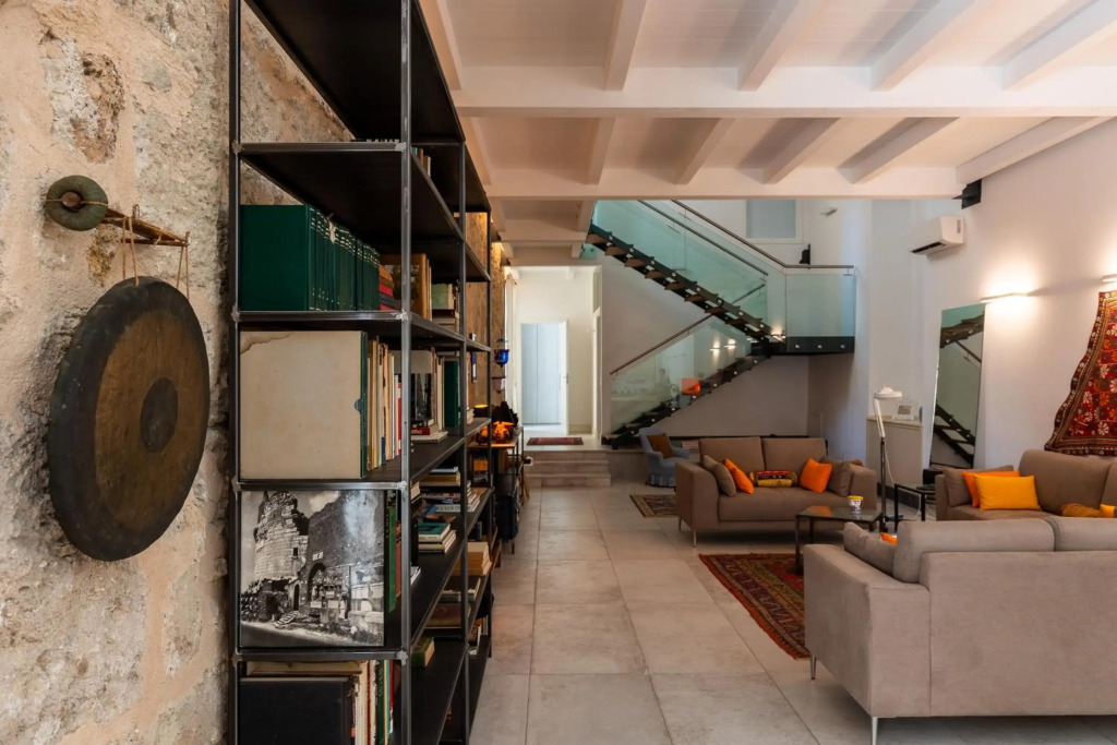 Valverde Art Space Loft by DomuSicily