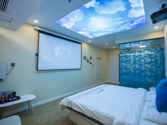 Blue Whale Hotel