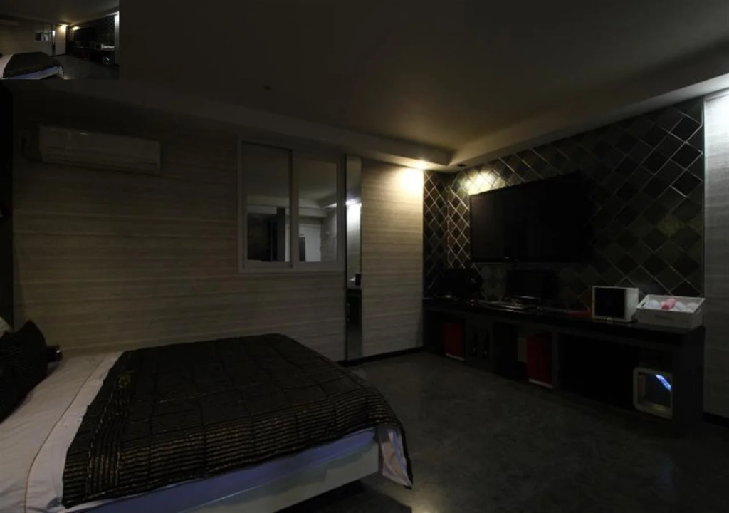 V Hotel