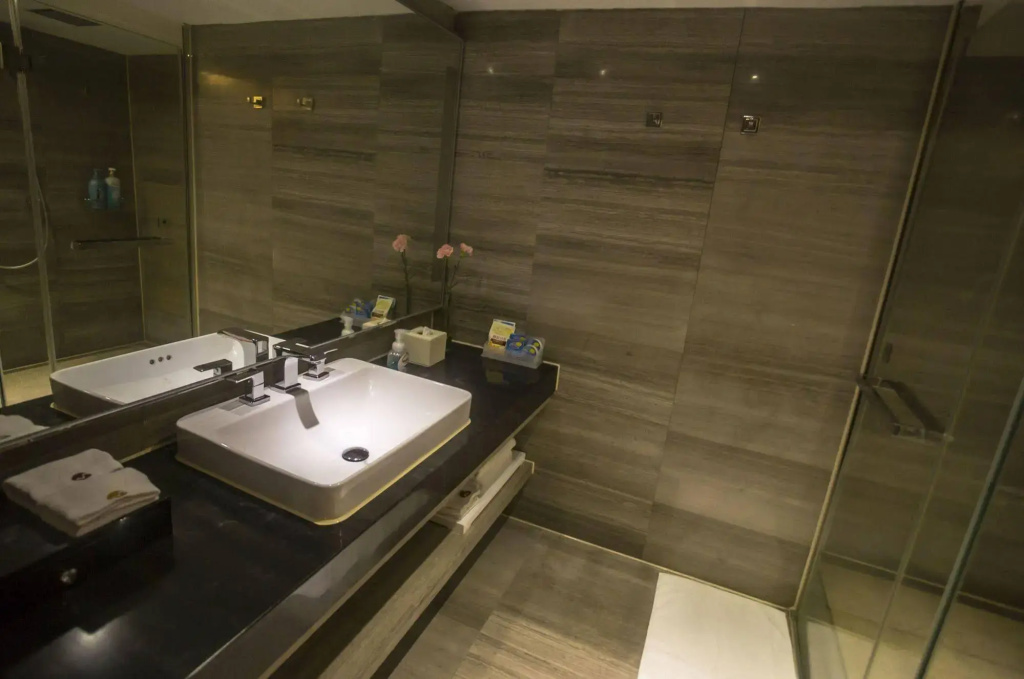 Manhattan Kinlen Hotel - Shishi