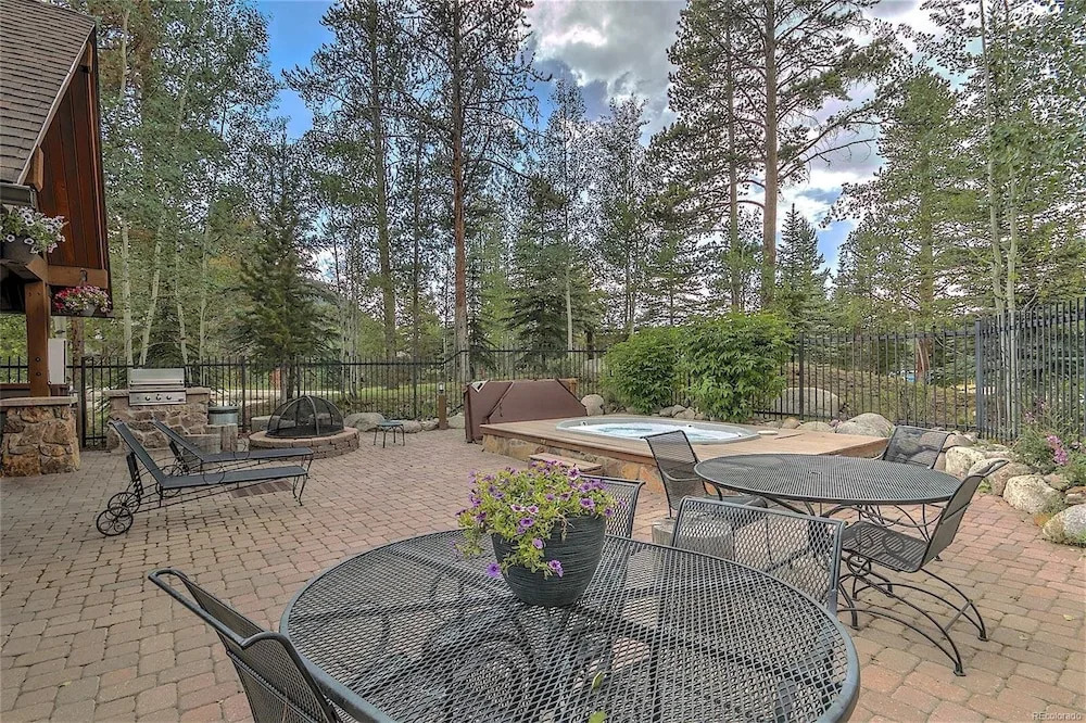 Luxury 3 Bedroom Townhouse Next To Keystone Lake, Free Shuttle, Hot Tub And Sauna