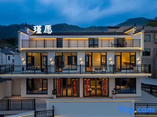 Jinyuan · 180° Mountain & Buddha View Zen Inn