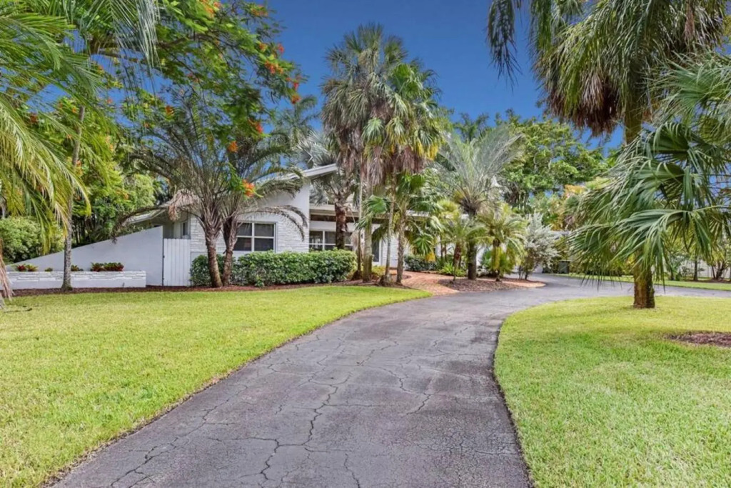 Large home with king bed on an acre lot