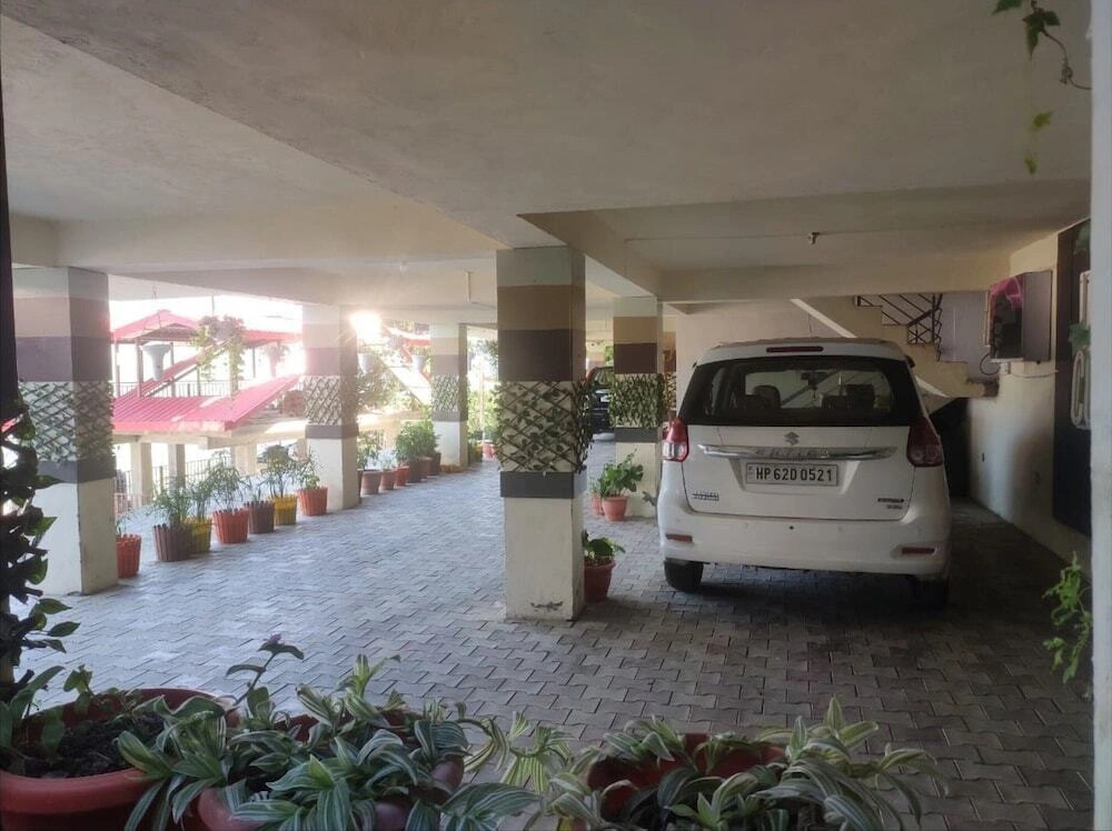 Uphill Courtyard on Hilltop 4 km Mall Road