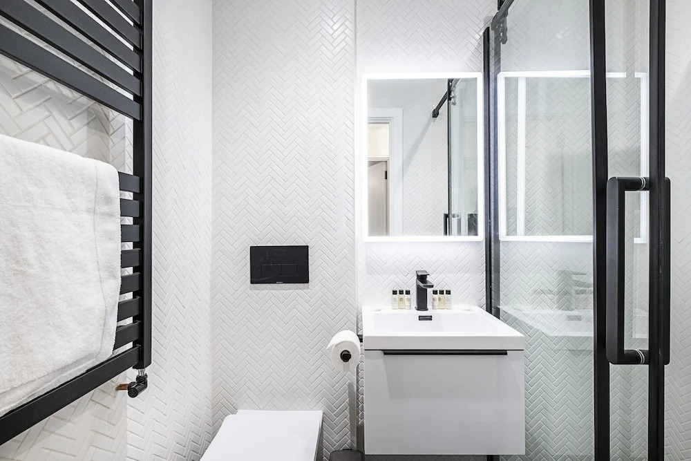 Leonard Street Apartment by Flexystays