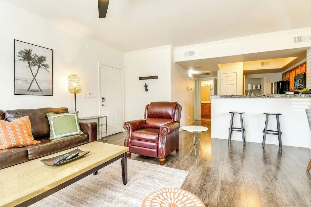 3 Mi to Tpc: Chic Condo w/ Pool Access & Grills