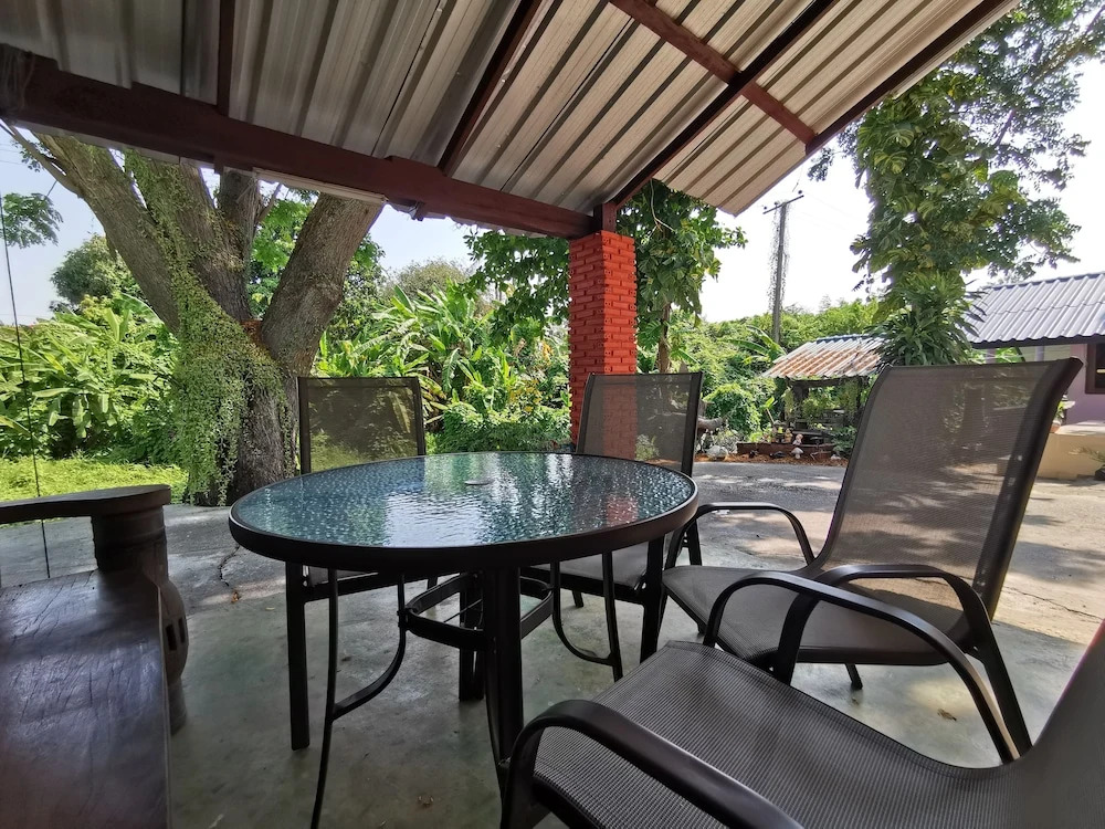 OYO Flight Hut Hotel