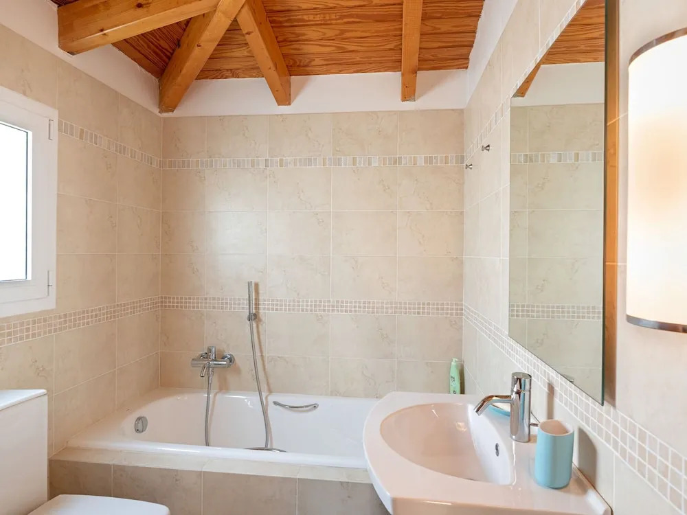 Lovely Family Holiday Home in Saronida Attikis near Beach