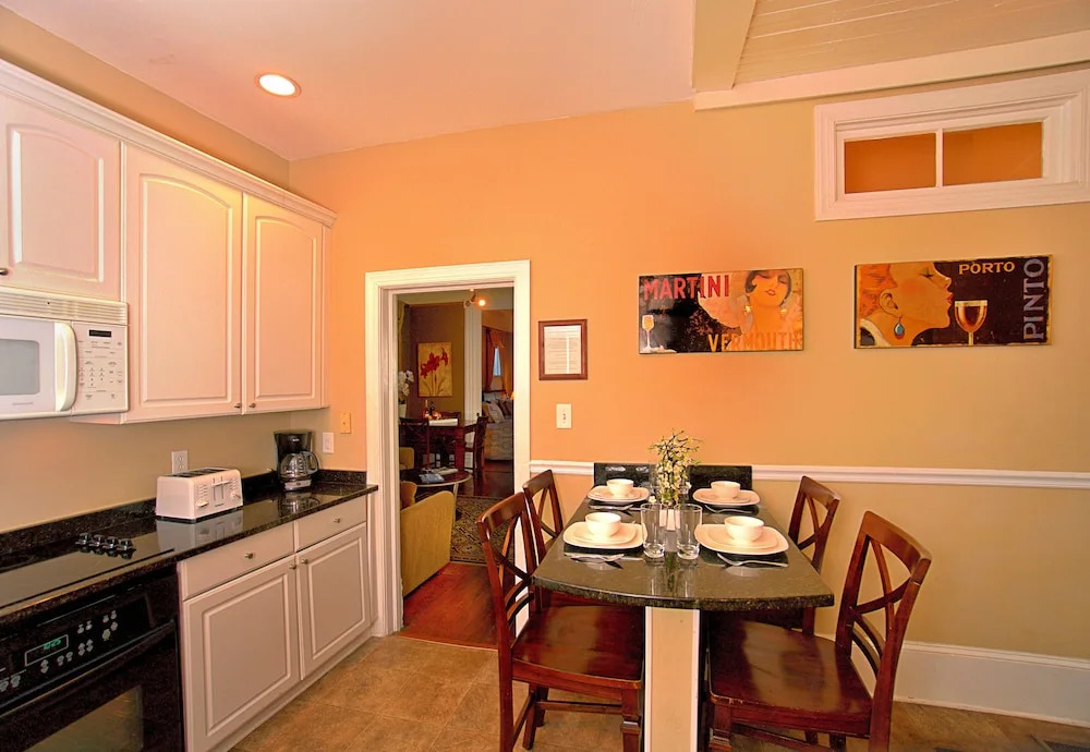 3 bedroom Victorian Stunner on Forsyth Park