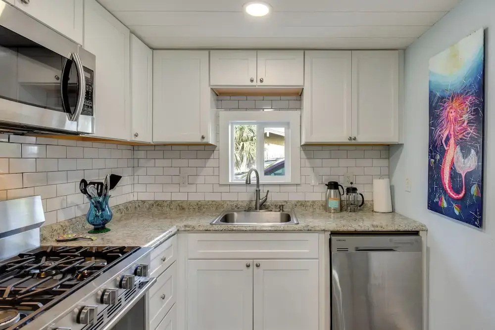 Steps to Sea! Okaloosa Island Gem w/ Outdoor Oasis