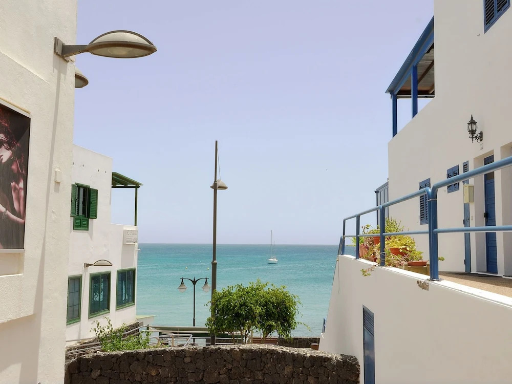 Large Appartment with Seaview in Center of Playa Blanca near Sea