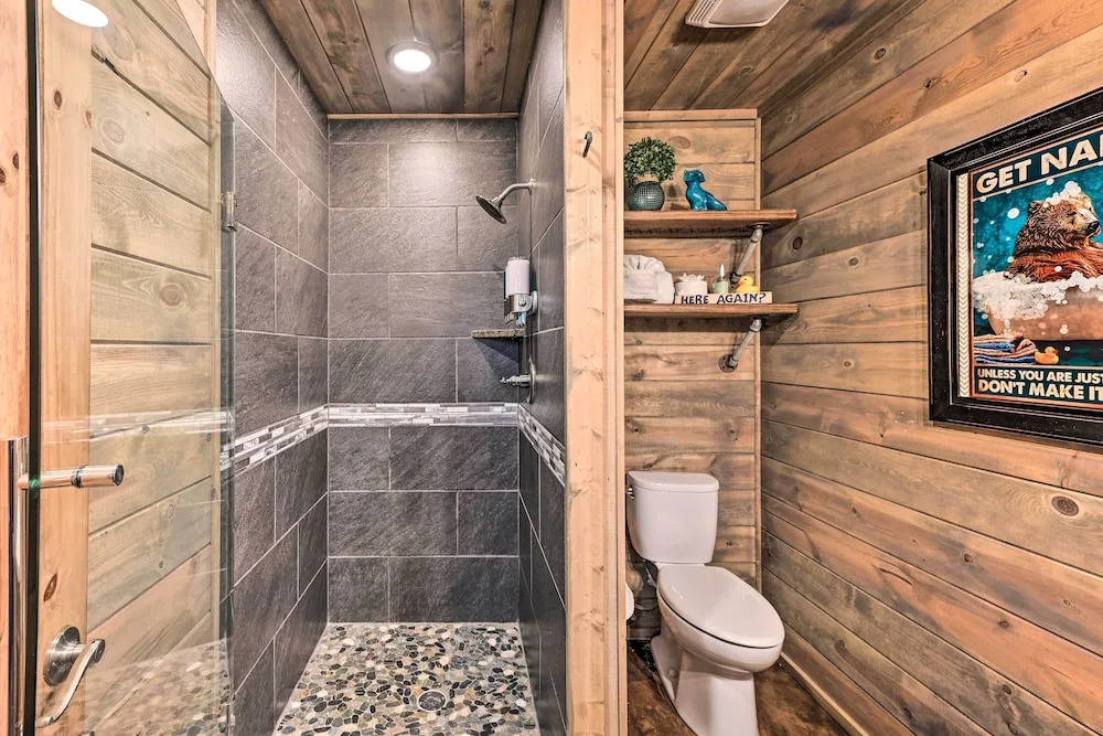 Luxe Broken Bow Cabin w/ Tesla Charging Station