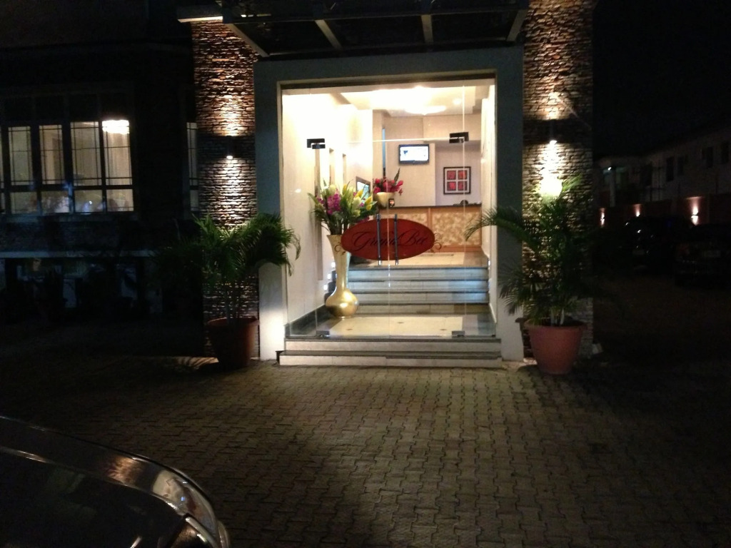 GrandBee Suites