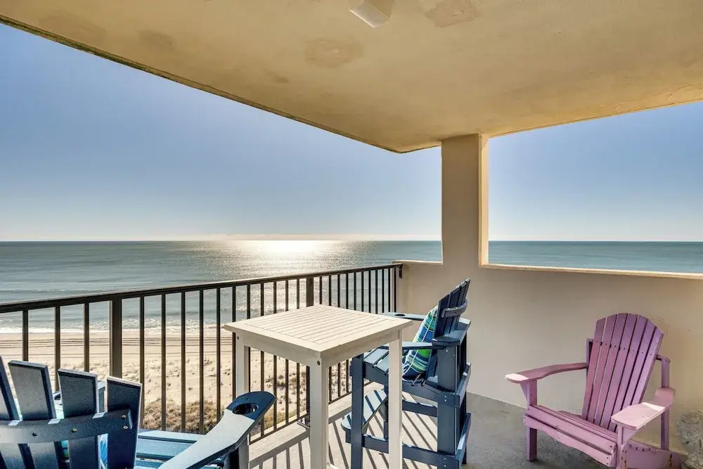 Walk to Beach: Emerald Isle Condo w/ Ocean View!