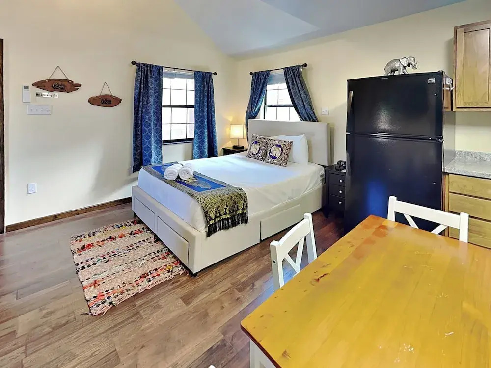 SabaiDii Guesthouse A & B by Miss Kitty’s