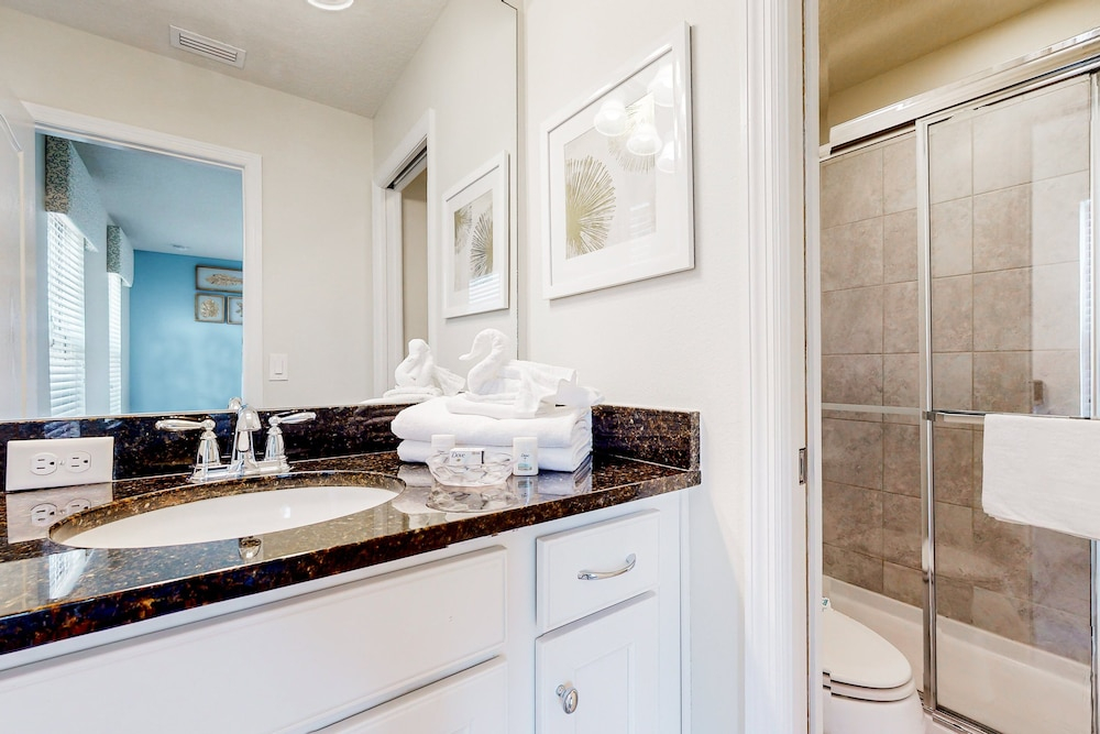 Spacious Home w/ Private Pool, Wifi, Central AC, Private Washer/dryer