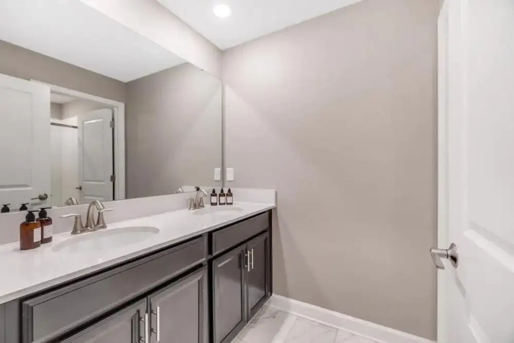 Gorgeous 4 Bd Close to Disney w/ Pool @ Storey Lake Resort 4243