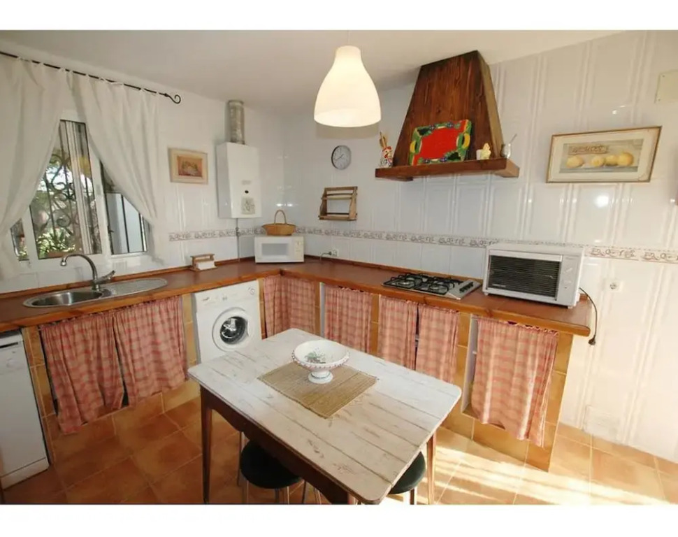 Chalet con piscina privada casa blanca