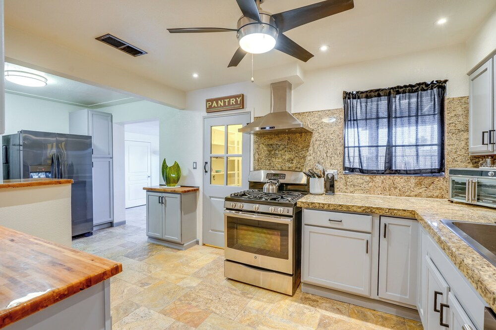 Private Pool & Patio! Home 8 Mi to Dtwn Phoenix