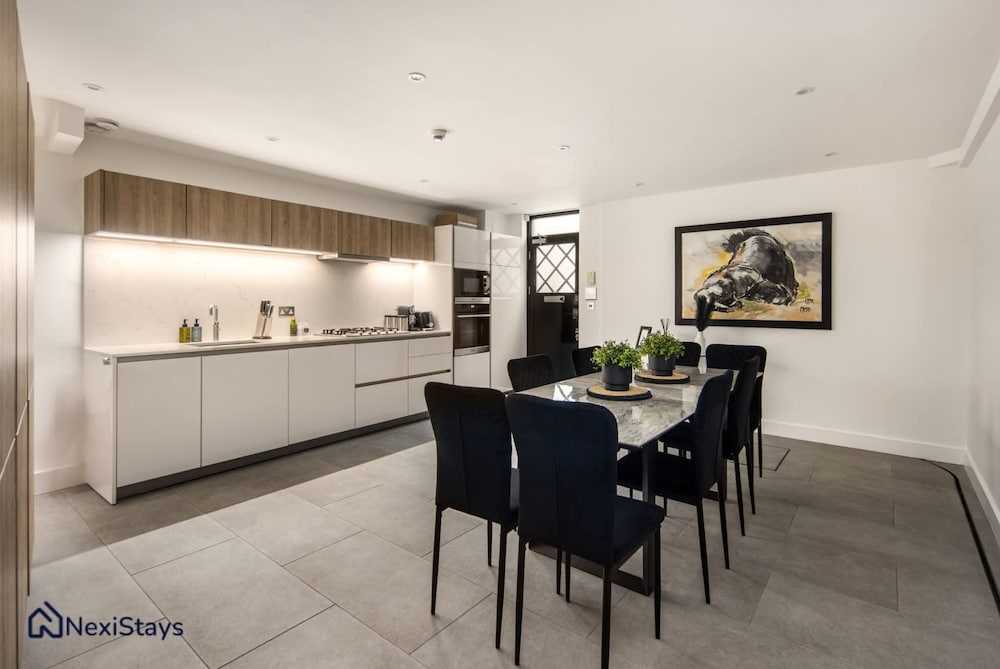 5 Mins Walk to Bond Street Marylebone Townhouse