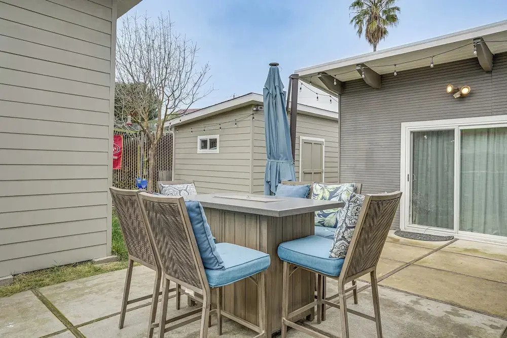 Pacheco/martinez Studio: 22 Mi to Dtwn Oakland!
