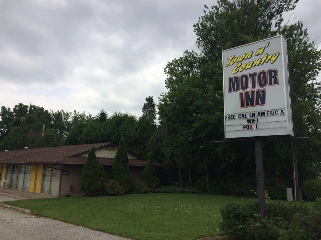 Townn Country Motor Inn