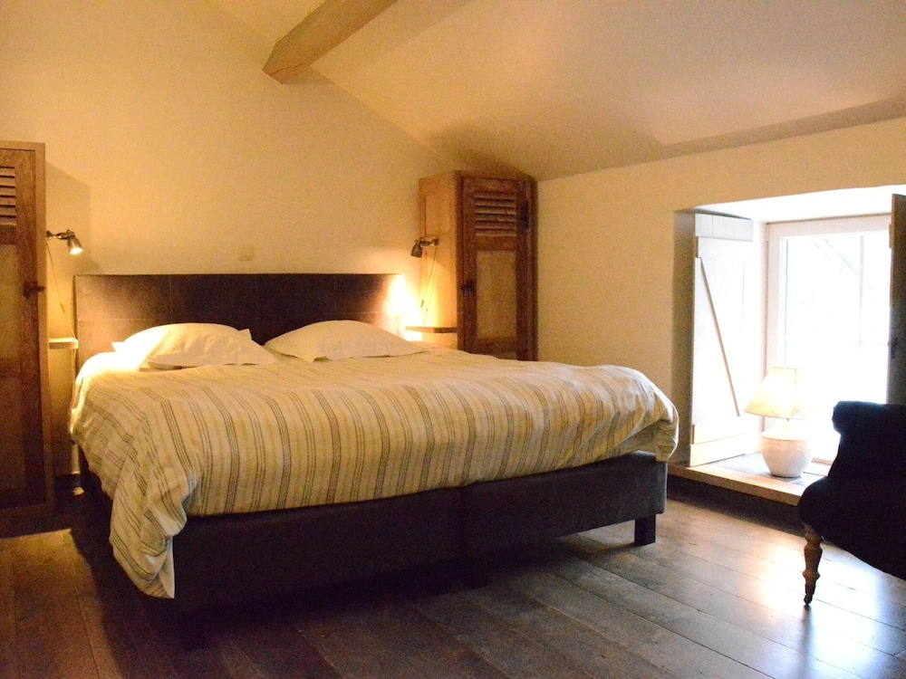 Villa with hottub in calm area
