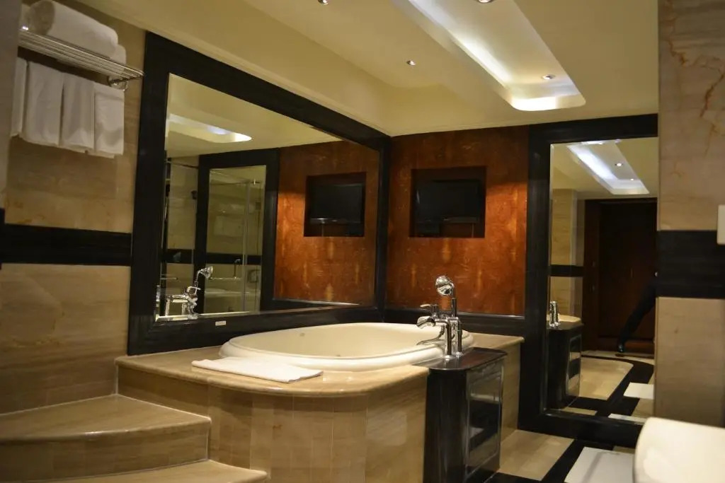 Vivanta Hyderabad, Begumpet